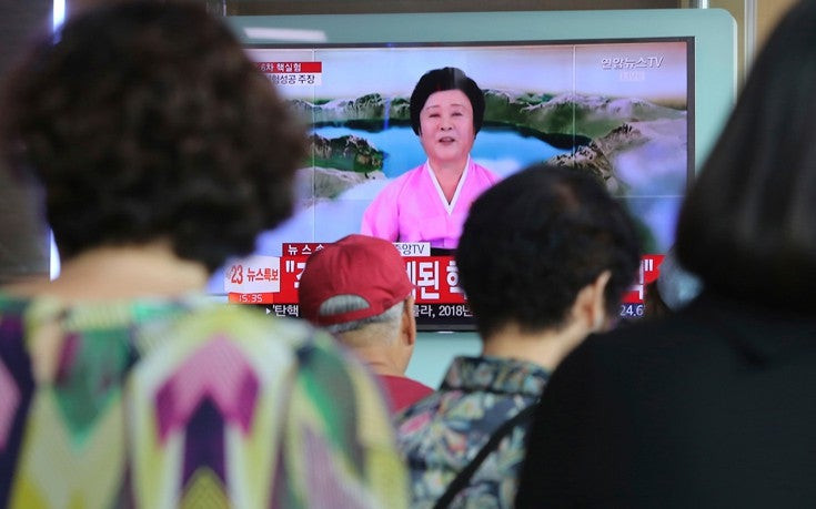 Ποια είναι η κυρία με τα ροζ που θα ενημερώσει τον πλανήτη πως έγινε πυρηνική επίθεση – Bίντεο